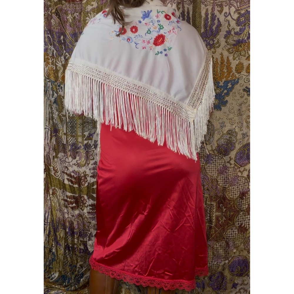 VTG 70s Boho Cream Floral Embroidered Whimsy Prairie Fringe Hem Shawl One Size - Picture 9 of 13